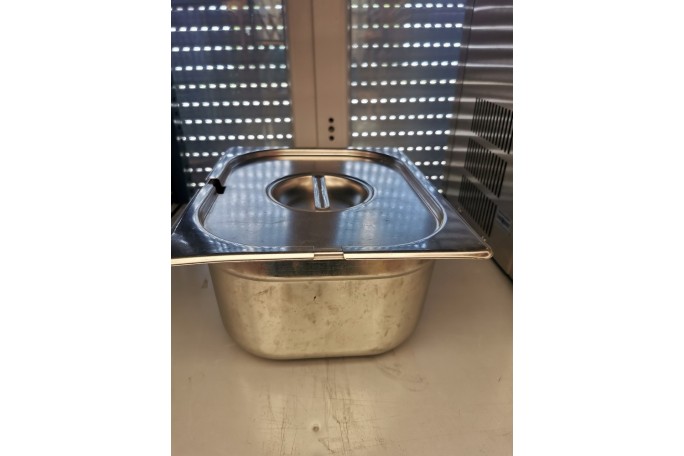 Pojemnik gastronomiczny GN 1/2 150mm 8.5l stal nierdzewna z pokrywą BLANCO