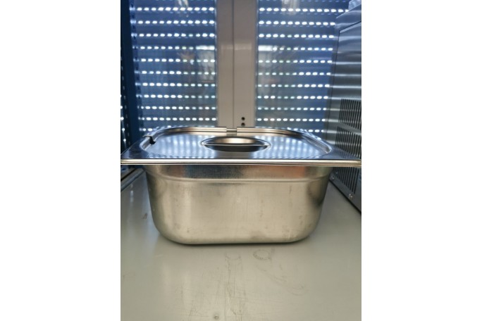 Pojemnik gastronomiczny GN 1/2 150mm 8.5l stal nierdzewna z pokrywą BLANCO