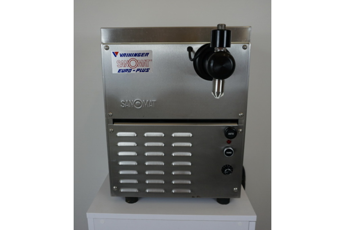 Automat do bitej śmietany Sanomat Euro-Plus poprzeczny 12V 5L - używany