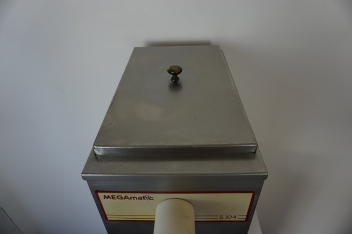 Automat do bitej śmietany Megamatic S104 4L 36% - używany