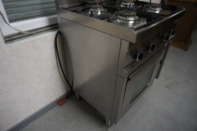 KUCHNIA GAZOWA 4 PALNIKOWA GASTRONOMICZNA WŁOSKA + PIEKARNIK 230v